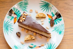 Snickers Raw
*sugar free
*gluten free at Nom Nom in Constanta