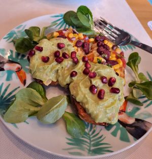 Cartofi dulci cu guacamole at Nom Nom in Constanta