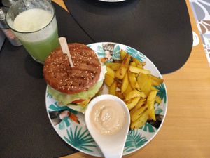 The burger at Nom Nom in Constanta