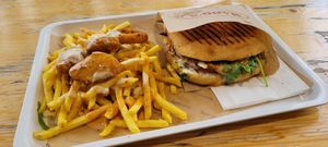 Veganer Burger Teller at Mados Kebap in Uster