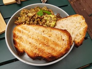 Tofu scramble with avocado at Concrete Coffee Roasters in Mannheim
