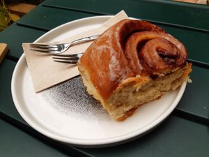Cinnamon roll at Concrete Coffee Roasters in Mannheim