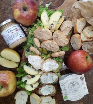 Planche campagnarde at Pistache et Cacahuète in Lille