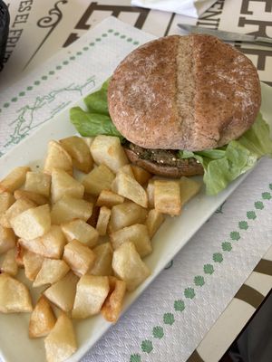 Quinoa & kale burguer w/ homemade potatoes   at Ancora in A Coruna