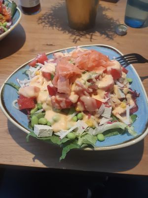 Maui Bowl at Ping Pong Poke in Salzburg