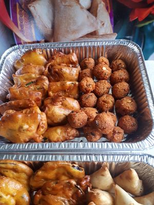 Plateau de gajacks - beignets mauriciens at Le Dodo Posé in Clichy