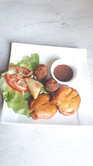 Mix bhajias at Le Dodo Posé in Clichy