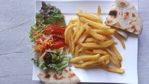 Frites fraiches maison at Le Dodo Posé in Clichy