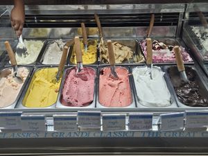 9 vegan ice cream varieties 🍦 at Il Gelato Dei Masters in Desenzano Del Garda