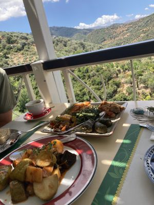 Prachtig uitzicht op de botanische tuin at Botanical Garden of Crete Restaurant in Crete