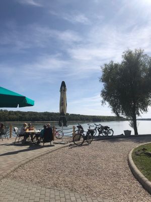 The pavillon of the restaurant at Dunai Gyöngy Yachtkikötő és Bárka Vendéglő in Baracs