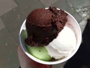 dark chocolate / coconut / apple kiwi avocado at Dolce & Gelato in Cologne