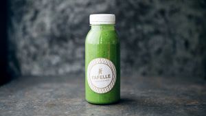 Fresh Greens Smoothie
A wonderfully homemade healthy fresh green smoothie with kale, avocado, pineappple, lemon, ginger and oat milk at Fafelle in Stockholm