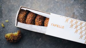 Fafafels + dipping sauce
Choose between Avocado dip, Muhammara, Ras el-Hanout Mayo or Tahini Dip at Fafelle in Stockholm