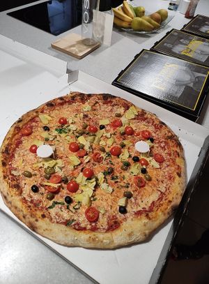 XL La Franca at Fat Toni's Pizzeria in Stroud