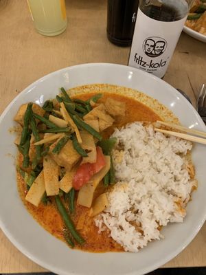 H1 vegan mit Tofu (ich konnte das Essen nicht abwarten und hab leider das Reisküchlein schon zerstört 😅)  at Krua Thai in Cologne