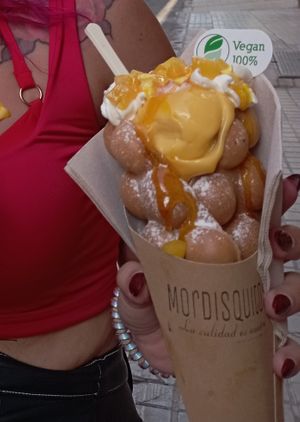 Gofre vegano de mango at Mordisquitos Cafe in Tenerife