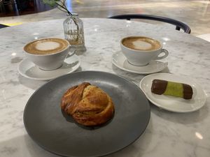 Cardamon & Pear Bulle & Dammsugare, Cappuccino with Peadrink at Kafé Plattan in Stockholm