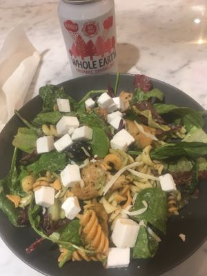 Chick*n pesto pasta salad with fetacheese at Kafé Plattan in Stockholm