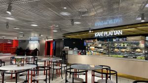 Ganz unscheinbar jedoch alles vegan  at Kafé Plattan in Stockholm