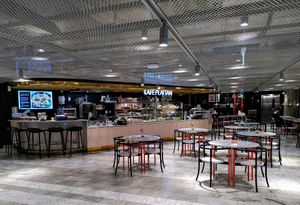 Counter + Est-in space at Kafé Plattan in Stockholm