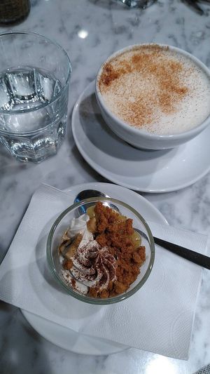 Special gingerbread latte and bannoffee desert at Kafé Plattan in Stockholm