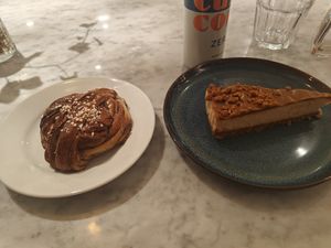 Cinnamon bun and biscoff cheesecake at Kafé Plattan in Stockholm
