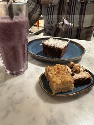 Vegan chocolate cake (kärleksmums in Swedish, couldn’t find a translation lol), apple cake and brownie.  at Kafé Plattan in Stockholm
