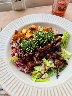 Small BBQ mushroom Bowl at Plant Food in Aarhus