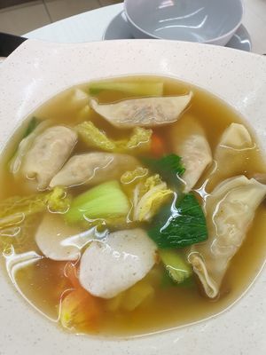 Dumplings soup at Su Wei 素味小厨 in Central Singapore