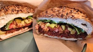 המבורגר מעולה at Pumpkin Cafe in Antalya