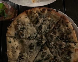 Vegan Kale and Mushroom Pizza 10/10💗 at Earls Kitchen + Bar in Boston