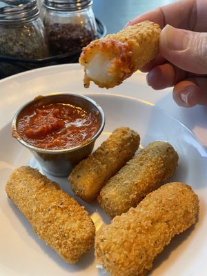 Vegan mozzarella sticks! 🌱👏🏼😍 #Veganuary at Filomena's Pizzeria in Lake Mary