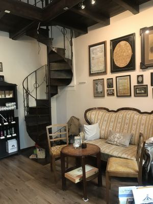 Treppe in die Galerie, oben ist’s gerade im Winter sehr gemütlich  at Carls Laden in Leipzig