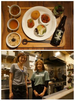 Menu formula rice+tea+soup+ salad+ tofu burger+potato croquette+ chili bean+ steamed veggie 1300 yen (10 euros approx)

The organic beer 500 yen at Vegan Cafe - Mondano in Hiroshima