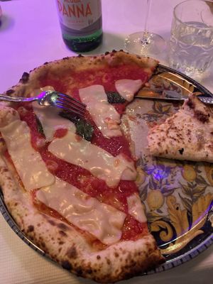 Pizza Margerita with vegano cheese at Ciro and Sons in Florence