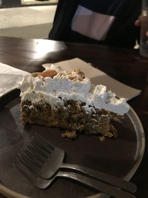 Carrot Pineapple Cake, de otro mundo 😛👽 at Vrutal - Poblenou in Barcelona