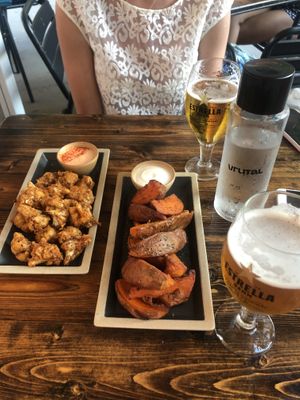 Cauliflower wings - boniato chips  at Vrutal - Poblenou in Barcelona