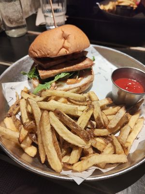 Burguer tofu a la plancha at Vrutal - Poblenou in Barcelona