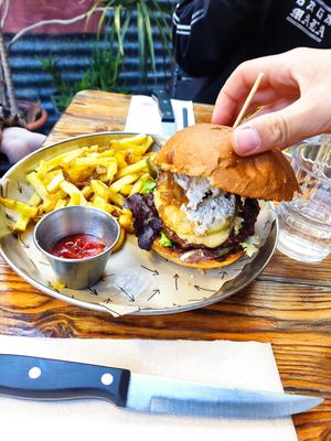 Hamburguesa de foie at Vrutal - Poblenou in Barcelona