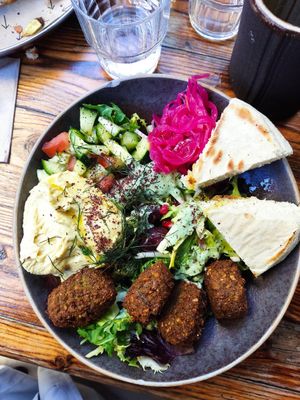 Bowl de falafel at Vrutal - Poblenou in Barcelona