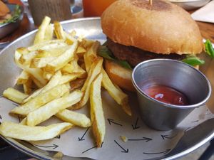 French kiss at Vrutal - Poblenou in Barcelona