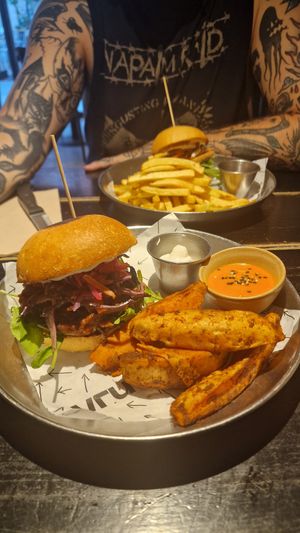 Bbq vurger+sweet potatoes at Vrutal - Poblenou in Barcelona