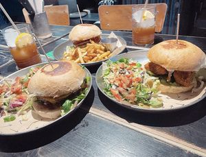 We took 3 burgers to share! The Ban Mi Burger is our favorite! But also the black bean and chicken burger was crazy good 😍🤤  at Vrutal - Poblenou in Barcelona