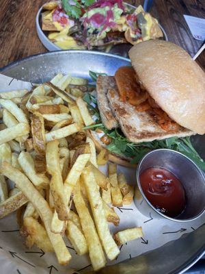 Tofu burger and nachos   at Vrutal - Poblenou in Barcelona