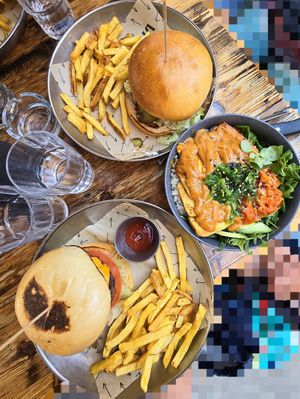 Double smashed, Bibimbab, Blind date at Vrutal - Poblenou in Barcelona