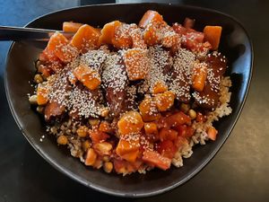 Steak Bowl (chick peas instead of broccoli)  at Yuícery - Ehrenstraße in Cologne