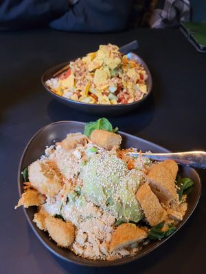 Tex Mex Bowl &
Meatless Bowl with Beyond Meat Crispy Chicken at Yuícery - Ehrenstraße in Cologne