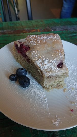 Kirsch-Zimt-Kuchen at Café Kuko in Munich