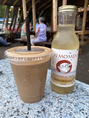 Smoothie and kombucha  at Mudsharks Coffee Bar in Courtenay